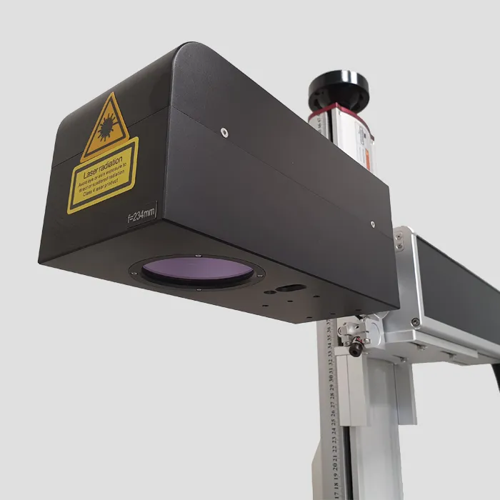Zbliżenie na głowicę grawerki laserowej LaserMarker 3D FLex Mobile